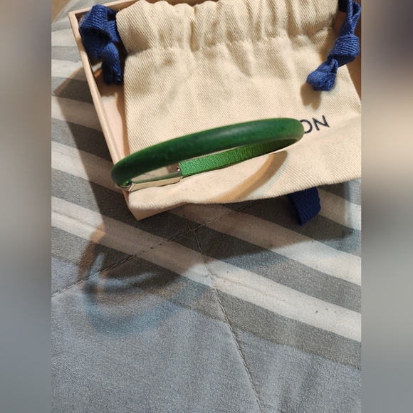 Louis Vuitton Clip It Bracelet - Picture 11 of 12